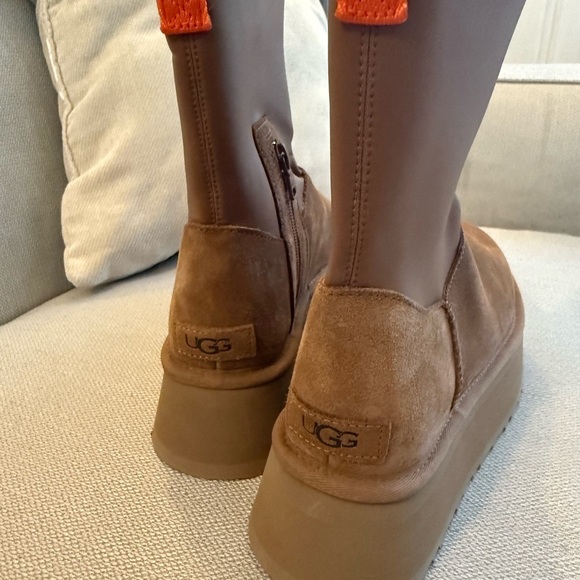 UGG NEW Women’s Classic Dipper Chesnut - Picture 3 of 5
